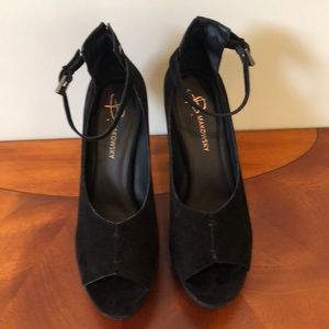 B. Makowsky suede shoes